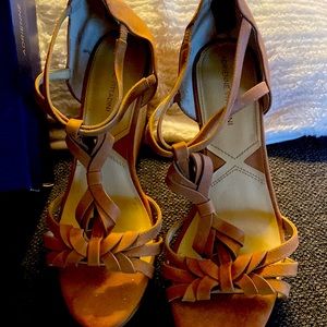 NWT Adrienne Vittadini  tan wedge sandals